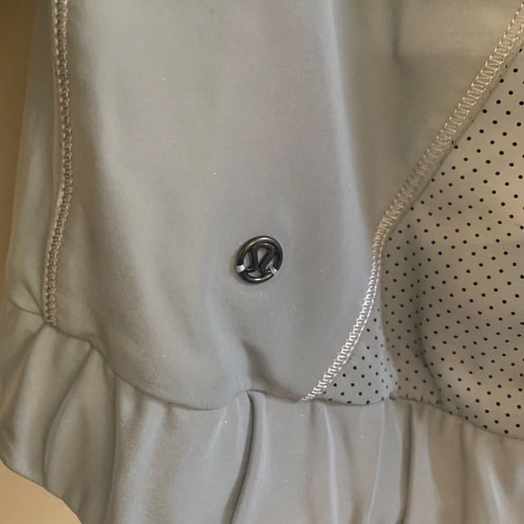 Lululemon Reflective Running Jacket - Size 6 - Picture 6 of 10